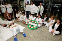 El Hospital do Saln�s fue escenario ayer de una nueva protesta por el cierre de camas. 