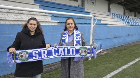 Malta Falguera, representante de la oeneg� Mam Project, y Elsa G�mez, presidenta del Calo, en el campo de Rebordelo (Teo), del que saldr� el s�bado 27 la San Silvestre solidaria que organizan para apoyar a ni�os con par�lisis cerebral de Kenia y a sus familias. Dos entrenadores del club teense (si la recaudaci�n lo permite, quiz�s m�s) participar�n en el campus en Ukunda.