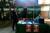 Jos� Manuel Rodr�guez, de pie, durante su intervenci�n en el foro