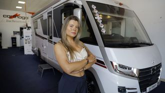 Sandra Jul, de 30 a�os, es la gerente de Yakart Caravanas en el centro que tiene el grupo en A Coru�a