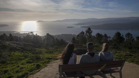 El banco del mirador del monte San Lois, en Noia, es uno de los lugares ms codiciados para fotografiar