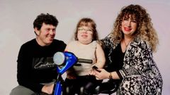 Rosana Casasola Daz, una joven mierenseque lucha desde los 4 meses con el sndrome de Hurler, junto a sus padres