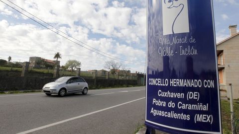 El hermanamiento con Cuxhaven est� se�alado hasta en los monolitos que marcan los l�mites de Vilanova.