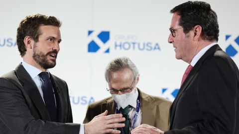 Pablo Casado y Antonio Garamedi, este lunes en el Foro de Innovaci�n Tur�stica de Madrid