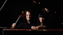 El violonchelista Damin Martnez y la pianista Marta Moll forman el do Cassad