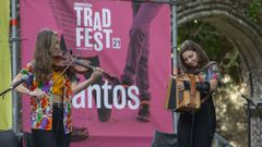 Anta Ameixeiras y Sabela Caamao durante su concierto en el Trad Fest de Santiago del 2021