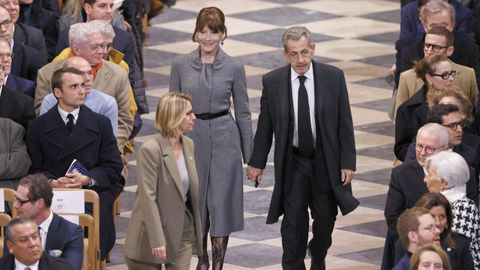 Carla Bruni y Nicolas Sarkozy a su llegada a la catedral