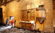 Estado de un retablo de la nave principal de A Barca justo despu�s del incendio. 