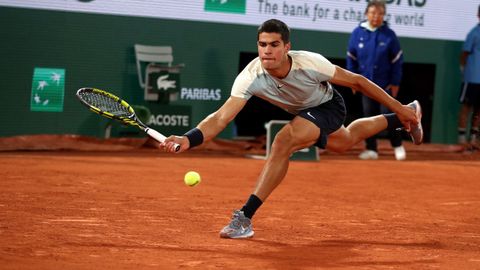 Carlos Alcaraz pasa a cuartos de final de Roland Garros