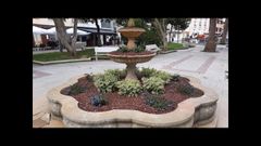 Fuente reconvertida en jardinera situada en los jardines de Conde de Fontao, junto al muelle