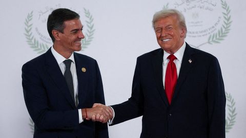 Pedro S&aacute;nchez y Donald Trump, durante la cumbre celebrada el a&ntilde;o pasado en Egipto.