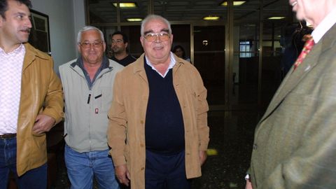 Flori�n Mart�nez Fern�ndez, en el centro de la imagen, la alcald�a de Vigo en el 2003.