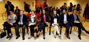 Los siete concejales del PP, en el banquillo, durante el juicio que se celebr� en Santiago hace dos semanas. 