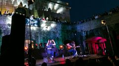 MAR�A ARNAL I MARCEL BAG�S EN EL CASTILLO DE SAN ANT�N DENTRO DEL NOROESTE