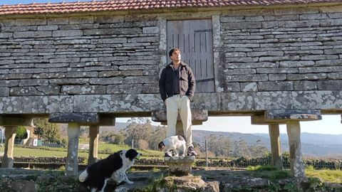 &Oacute;scar Casas pas&oacute; varios d&iacute;as en la aldea mazaricana de Gosolfre para preparar el acento de su personaje