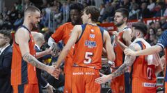 Los jugadores del Leyma Coru�a, durante su partido ante el Cartagena.