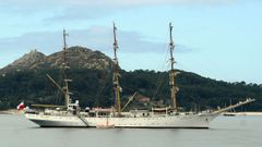 Uno de los veleros durante su escala en las Islas C�es.