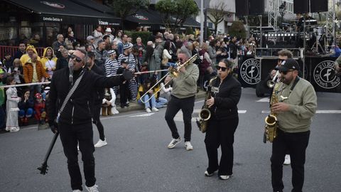 Desfile de entroido de Barbad�s por las calles de A Valenz�