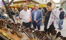Miguel Fern�ndez Mir�s, Eduardo J. Parga Veiga y Noelia Freijeiro en la Feria Medieval Mari�eira. 