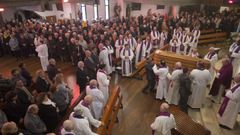 Las im�genes del multitudinario entierro del sacerdote�C�sar Walter Bejarano
