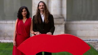 El cineasta leon�s Sebasti�n Ur�a y la productora gallega Gael Herrera, de Tamboura Films, posando en la Seminci, en el Museo Patio Herreriano, para presentar �Adi�s, r�os�.