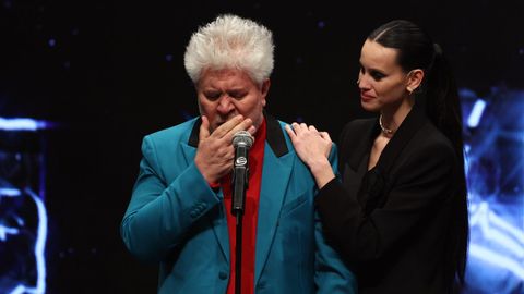 Almod�var se emociona recordando a su madre al recoger el Premio Feroz de Honor