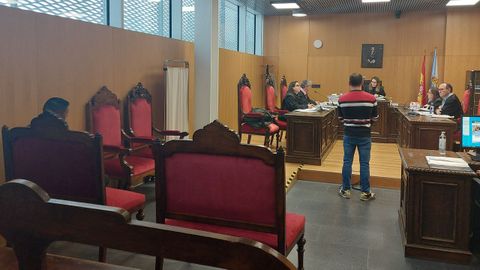 Los dos acusados, en el juicio en Ourense