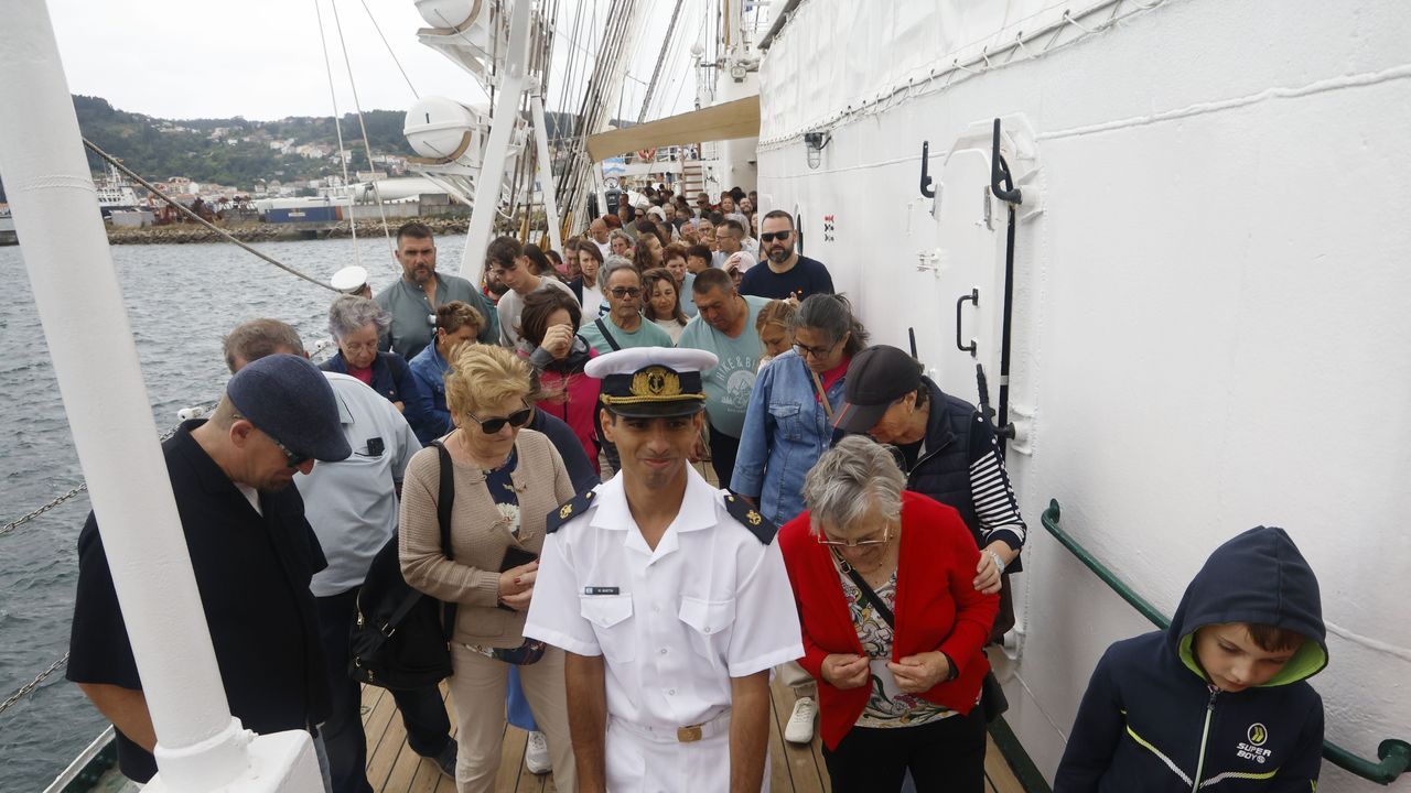 Visita a la fragata argentina Libertad: «Ojalá vinieran más barcos así a Ferrol»