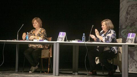 PRESENTACION DEL LIBRO IRMANDIAS, DE AURORA MARCO, EN RIANXO, EN EL ACTO MENSUAL DE BARBANTIA