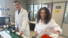 Zuya Yildiz y Farida Tartardar, en el Laboratorio de Plásticos