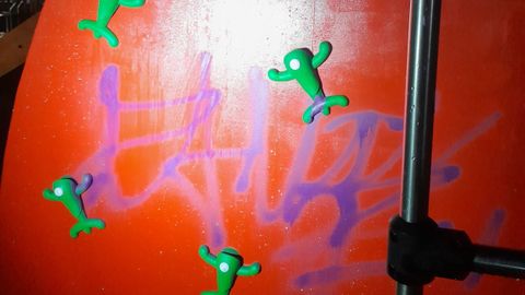 Pintada realizada por los dos j�venes en el parque de A Xunqueira