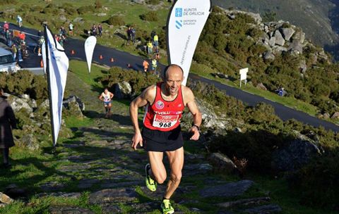 El ribeirense Ram�n Folgar, en la subida al monte pobrense. 