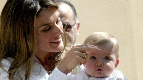 Letizia Ortoiz con su hija Leonor a su llegada a la bas�lica de Nuestra Se�ora de Atocha donde fue presentada a la Virgen cumpliendo una tradici�n en la Familia Real espa�ola.