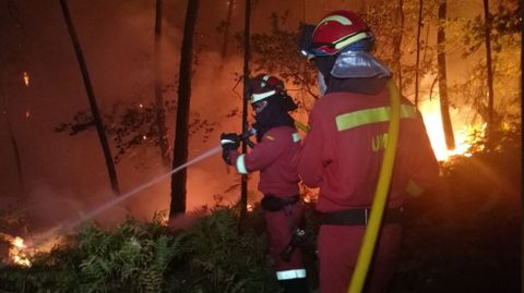 La UME tiene desplegados m�s de 600 militares para colaborar 24 horas/d�a en la extinci�n de los incendios forestales en Galicia y Asturias
