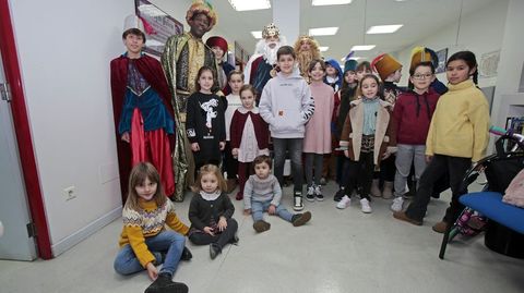 Sus majestades los Reyes Magos de Oriente visitaron la delegacin de La Voz de Galicia en Pontevedra