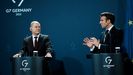 El canciller Olaf Scholz y el presidente Emmanuel Macron, durante la rueda de prensa de la noche del martes.