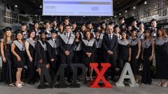 Foto de familia de los alumnos del Mster en Producin Xornalstica e Audiovisual en el Museo Santiago Rey Fernndez-Latorre.