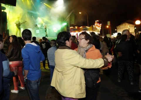 La primera verbena cont anoche con Los Satlites y Trbol, pero an quedan dos das de baile. 