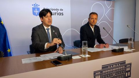 El consejero de Ciencia, Borja S�nchez, en rueda de prensa junto al director de la agencia Sekuens, David Gonz�lez
