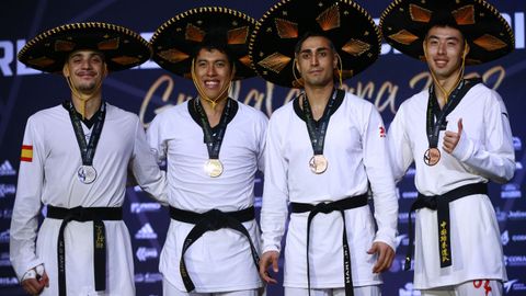 De izquierda a derecha, el gallego  Ivn Garca Martnez (plata), el mexicano Carlos Sansores (oro), el iran Sajjad Mardani (bronce) y el chino Zhaoxiang Song (bronce),