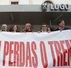 El nuevo presidente del Congreso, Patxi L�pez, apoy� la causa del tren de Lugo hace dos meses en la estaci�n lucense. 
