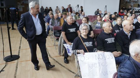 El alcalde de Carral, Jose Luis Fernndez Mourio, en la mocin de censura con la que obtuvo el bastn de mando.