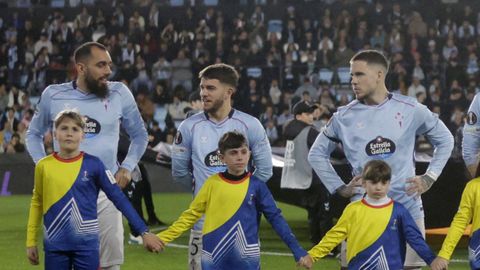 El jugador del Celta Sergio Carreira, en los proleg�menos del encuentro.