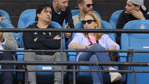 Marco Garcés y Marián Mouriño, siguiendo el partido del Celta Fortuna en Barreiro el domingo.
