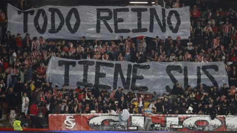 Derbi asturiano entre el Real Sporting de Gijon y el Real Oviedo en El Molin�n