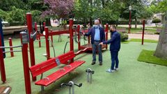 El teniente de alcalde, Miguel Fern�ndez, revisando uno de los parques de la ciudad