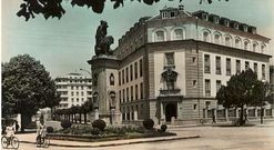 <span lang= es-es >En el a�o 1939 la matrona construida en 1860 fue trasladada a la plaza de Avil�s desde la fuente en la que estaba en la Praza Maior de Lugo. </span>