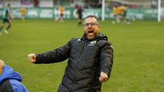 Javi Rey celebra un gol en Espi�edo