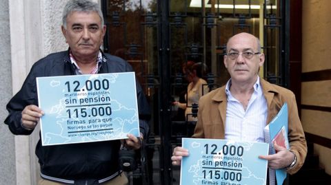 Miembros de Long Hope antes de encontrarse con el embajador del pas escandinavo en una reunin que mantuvieron en el 2014