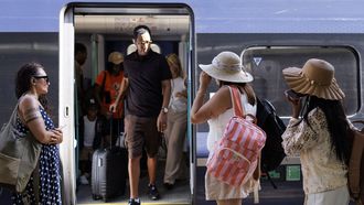 Pasajeros subiendo al tren en Londres el pasado 24 de junio